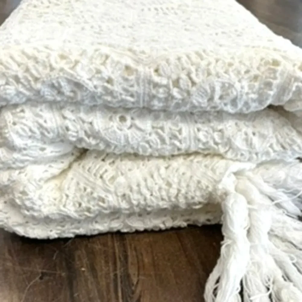 STUNNING, Vintage Large Handmade Crochet  Coverlet Tablecloth 96